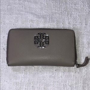 Tory Burch Britten Zip Continental Wallet